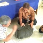 Warga Temukan Patung Mirip Kepala Buddha Di Sungai Boyolali Saat