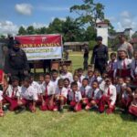 Peduli Dunia Pendidikan, Brimob Kalteng Mendirikan Dapur Lapangan Di Sekolah.