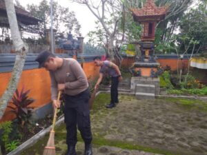 Polsek Genteng Polresta Banyuwangi Adakan Bakti Religi di Pura Sandya Dharma Jelang Hari Bhayangkara ke-78