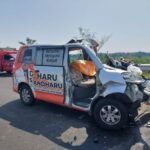 Ambulans Berlogo Pks Tabrak Truk Di Jalan Tol Pekalongan, 1