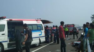 Ambulans Menabrak Truk Tewaskan 2 Orang, Sopir Disebut Kurang Konsentrasi