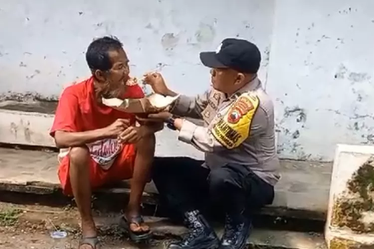 Anggota Polisi Di Brebes Ini Sukarela Urus Odgj