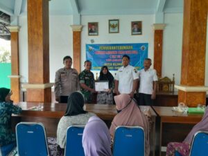 Bantuan Langsung Tunai Dari Dana Desa Blimbing Sluke Di Bantu Penyaluran dan Pengamananya Oleh Bhabinkamtibmas Polsek Sluke