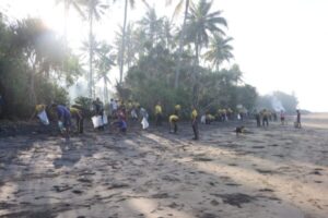 Baksos Bersihkan Pantai Perancak dan Lepasliaran Tukik, Polres Jembrana Sambut Hari Bhayangkara ke-78