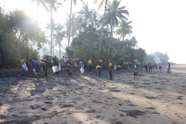 Baksos Bersihkan Pantai Perancak Dan Lepasliaran Tukik, Polres Jembrana Sambut