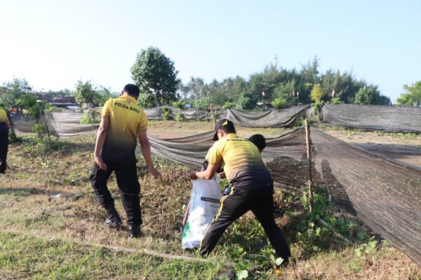 Bakti Sosial Polres Jembrana Di Desa Pengambengan Sambut Hari Bhayangkara