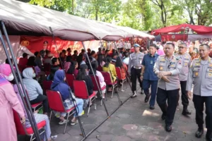 Bagikan Ribuan Sembako, Polda Jateng Bantu Korban Kebakaran Pasar Karangkobar