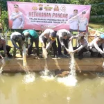 Bantu Jaga Ketahanan Pangan, Polres Batang Tebar Benih Ikan Lele