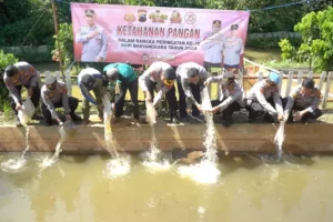 Polres Batang tebar benih ikan lele guna bantu jaga ketahanan pangan