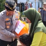 Beri Sembako Pada Masyarakat Disabilitas, Kapolres Jembrana Gelar Minggu Kasih