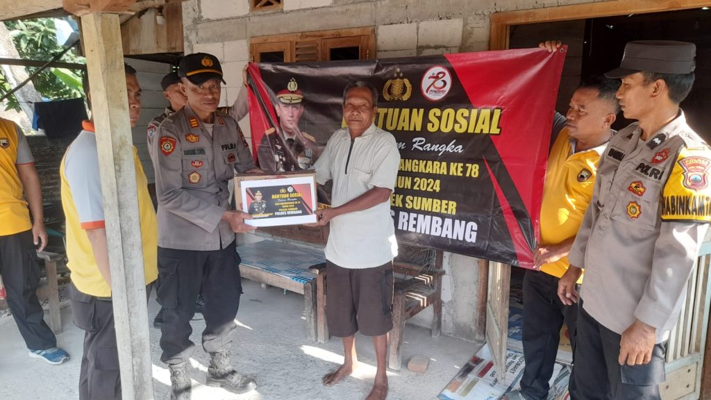 Bhakti Sosial Bagi Bagi Sembako, Polsek Sumber Ikut Semarakan Hut Bhayangkara