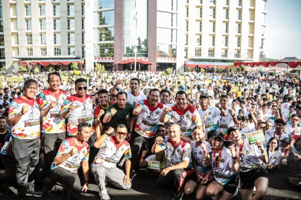 Bhayangkara run 7,8k: polda jawa tengah, tni, dan masyarakat bersatu