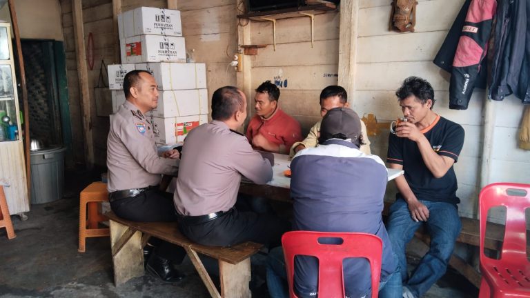 Cegah Gangguan Kamtibmas, Personil Polsek Doloksanggul Melaksanakan Patroli Dialogis