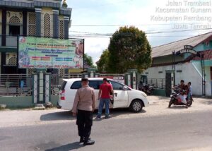 Ciptakan Kenyamanan Saat Beribadah : Polsek Gunem Laksanakan Pengamanan Sholat Jumat Berjamaah