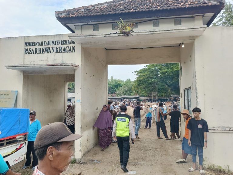 Ciptakan Rasa Aman Dan Nyaman Kepada Penjual Pembeli, Polsek Kragan