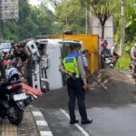 Contra Flow Diberlakukan Polisi Akibat Kecelakaan Truk Terguling Di Gombel