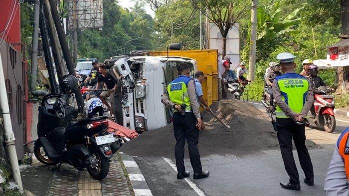 Contra Flow Diberlakukan Polisi Akibat Kecelakaan Truk Terguling Di Gombel