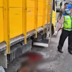 Detik Detik Kecelakaan Sepeda Motor Masuk Ke Kolong Truk Di Muntilan