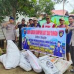 Ditpolairud Polda Kalteng Bersama Masyarakat Kumpulkan 7 Karung Sampah