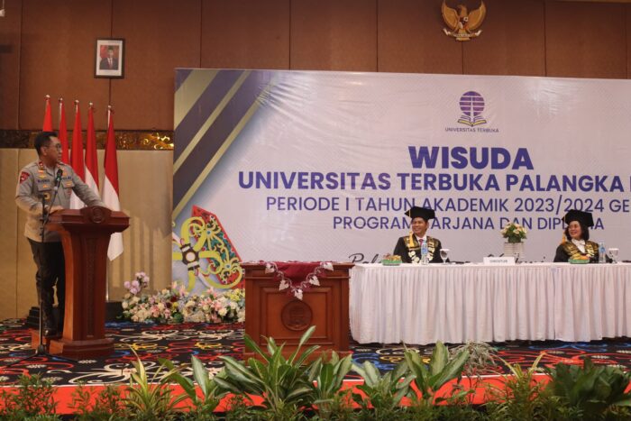 Dukung Dunia Pendidikan, Kapolda Kalteng Hadiri Wisuda Program Sarjana Dan