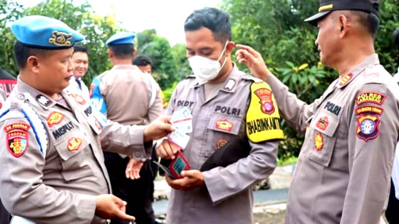 Pengecekan Sikap Tampang Personel oleh Sipropam Polres Lamandau