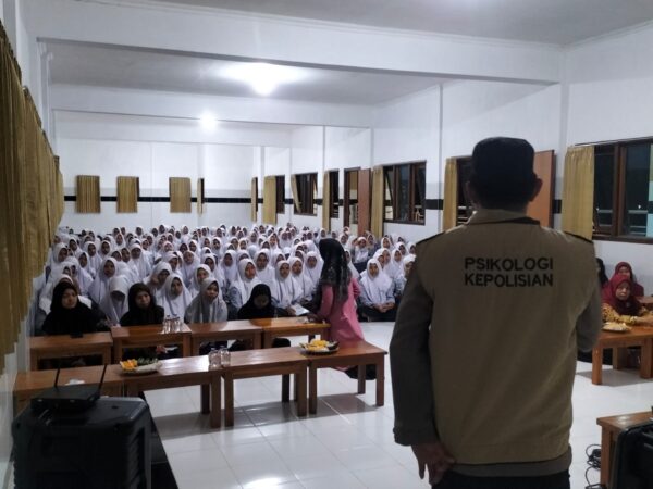 Gelar Sosialisasi Psikoedukasi, Polresta Banyuwangi Sambang Ponpes Putra Al Kausar