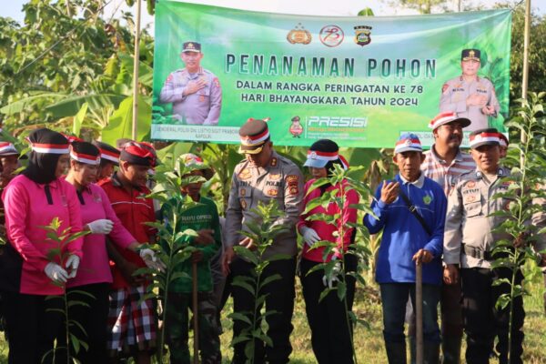 Hut Bhayangkara Ke 78, Polres Jembrana Tanam 300 Pohon Dan Tebar