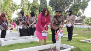 Polres Sukoharjo Ziarah ke Taman Makam Pahlawan Jelang Hari Bhayangkara ke 78