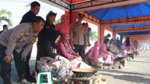 Hari Bhayangkara ke 78, Polresta Bersama Radar Jawa Pos Banyuwangi Gelar Sangrai Kopi Pelataran