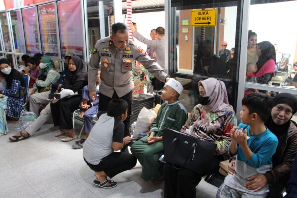 Hari Bhayangkara Ke 78, Masyarakat Antusias Ikuti Bakti Kesehatan Khitanan