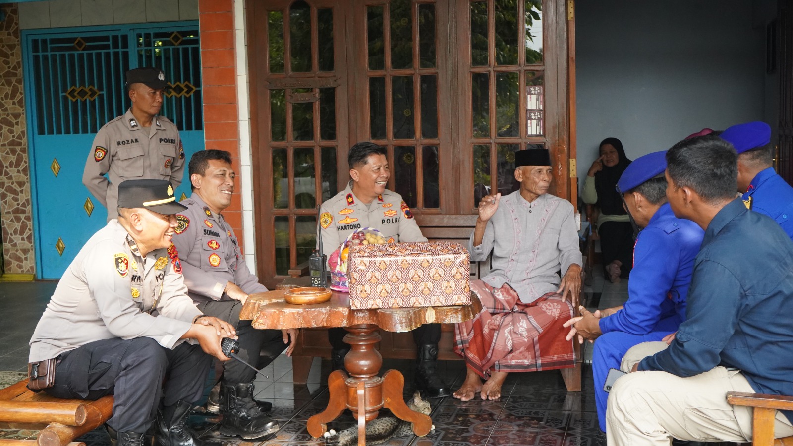 Hari Bhayangkara Ke 78, Polres Batang Dan Bhayangkari Kunjungi Purnawirawan Di