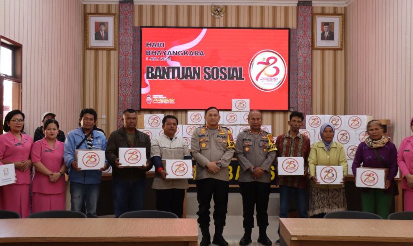 Hari ke 78 bhayangkara, polres humbahas berikan bansos