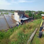 Ini Kronologi Mobil Terjun Dari Ketinggian 50 Meter Dan Timpa