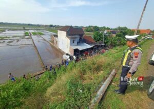 Ini Kronologi Mobil Terjun dari Ketinggian 50 Meter dan Timpa Rumah di Weleri Kendal