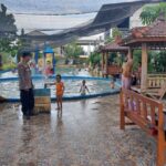 Jajaran Polsek Sedan Himbau Supaya Berhati Hati Pengunjung Waterboom Kajoran Sedan