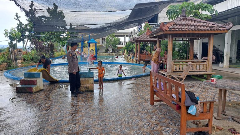 Jajaran Polsek Sedan Himbau Supaya Berhati Hati Pengunjung Waterboom Kajoran Sedan