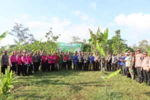 Jelang Hari Bhayangkara Ke-78, Polres Jembrana Tanam 300 Pohon dan Tebar 500 Benih Ikan