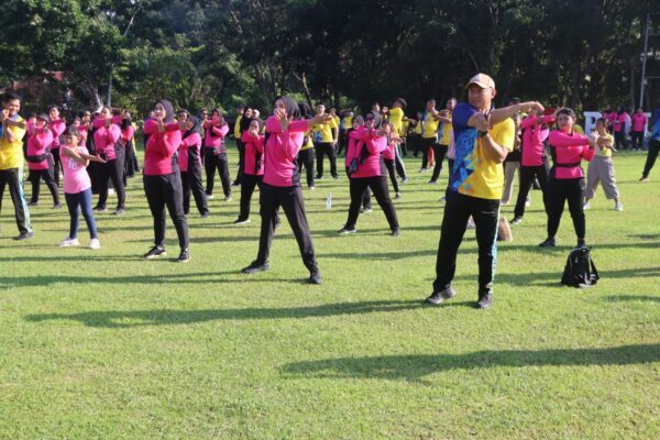 Jelang Hari Bhayangkara Ke 78 : Polres Lamandau Gelar Jalan Sehat