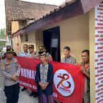 Jelang Hari Bhayangkara Ke 78, Polresta Banyuwangi Bedah Rumah Guru Ngaji