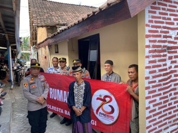 Jelang Hari Bhayangkara Ke 78, Polresta Banyuwangi Bedah Rumah Guru Ngaji