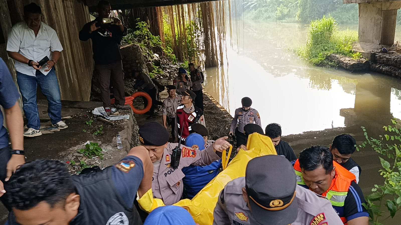 Jenazah Pemuda Ditemukan Mengambang Di Bawah Jembatan Sungai Sambong Batang