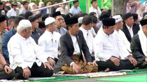 Presiden Joko Widodo shalat id di Simpanglima Semarang