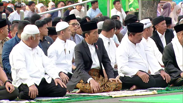 Jokowi Salat Idul Adha Di Simpang Lima Semarang