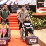 Kapolda Jateng Beri Bantuan Kursi Roda Untuk Penyandang Disabilitas Di