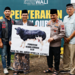 Kapolda Jawa Tengah Serahkan Sapi Hewan Qurban Ke Ponpes Wali