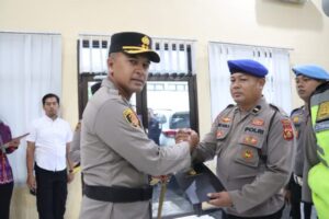 Kapolres Jembrana Beri Penghargaan untuk Personel Berprestasi