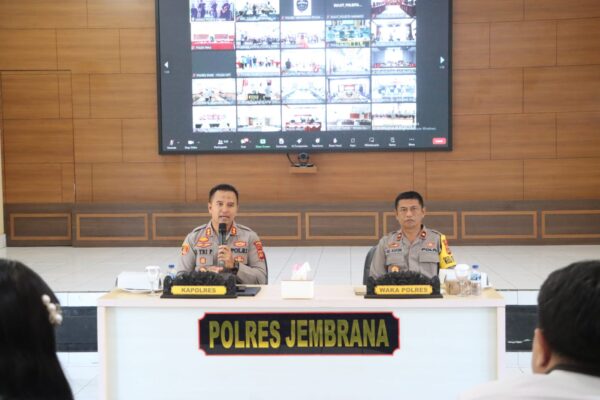 Kapolres Jembrana Ikuti Zoom Meeting Dialog Penguatan Internal Polri di Aula Polres Jembrana