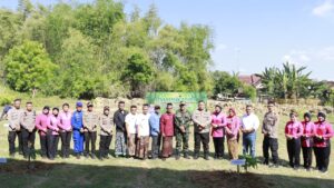 Kapolres Rembang Melaksanakan Kegiatan Penanaman Pohon, Baksos dan Ketahanan Pangan