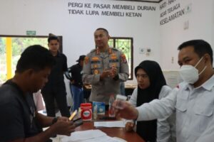 Kapolres dan Sat Resnarkoba Tes Urine Karyawan PT SMG Guna Cegah Penyalahgunaan Narkotika