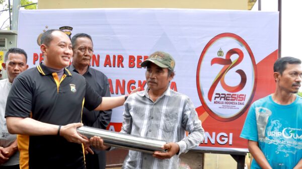 Kapolresta Banyuwangi Revitalisasi Sumur Bor Berupa Mesin Pompa Air Di